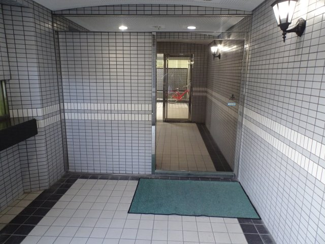 清潔なエントランスです