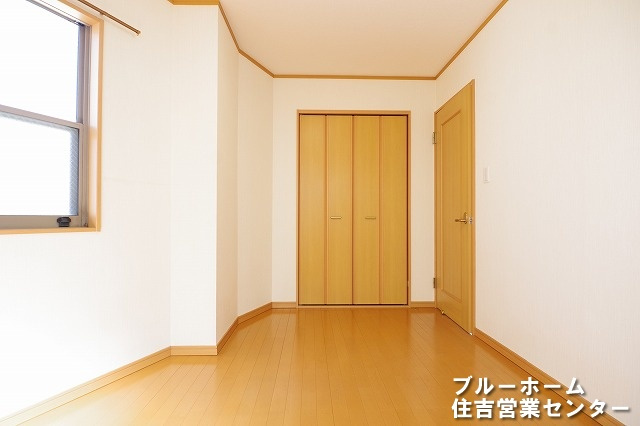 3階にある約6帖の洋室です！