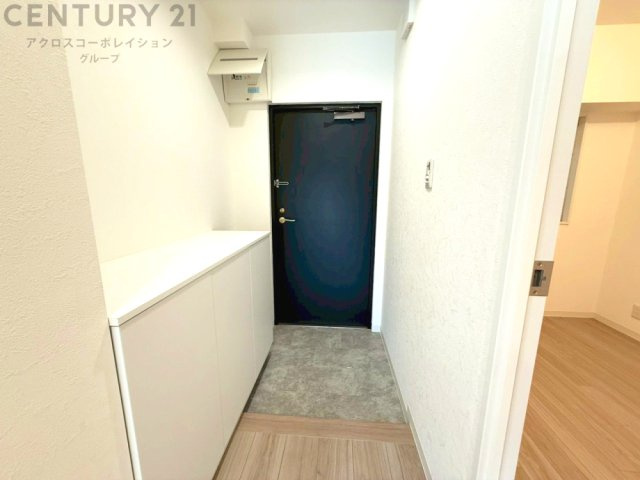 大きな玄関収納付きの玄関です　家族皆様の履物をしっかり収納できます　