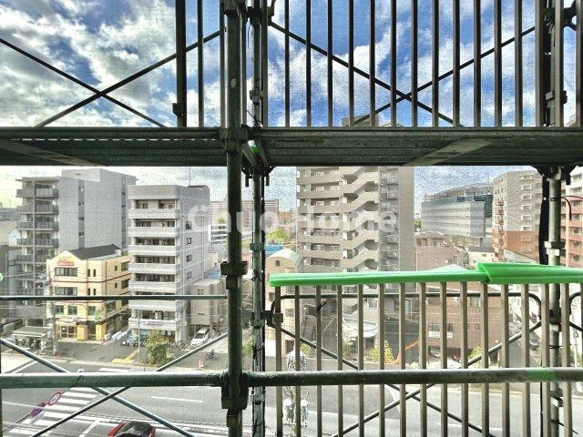 大規模修繕中でせっかくの眺望がわかりずらいですが、さすがに7階部分の南向きですので眺望・開放感は良好です