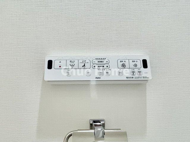 【ウォシュレット】清潔に使いたいお手洗いには最適な設備です。もちろんウォームレットも標準装備です。