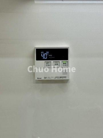 【給湯リモコン】外での一日を忘れさせてくれるオートバス機能でお好みの湯量・温度に調整された浴槽。