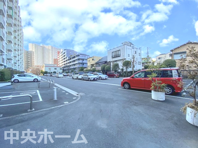 【敷地内駐車場】最新の空き状況や費用などの詳細は担当スタッフまでお問い合わせください。