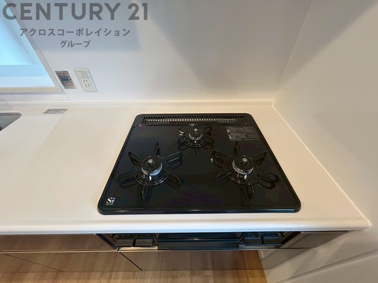 多数の調理器具を同時に使用でき、料理の効率化が可能。省エネで節約になり、様々な料理スタイルに適応できます。また、火力調整が独立しており、手入れや掃除もしやすく、今よりもっとお料理が楽しくなるかも。　