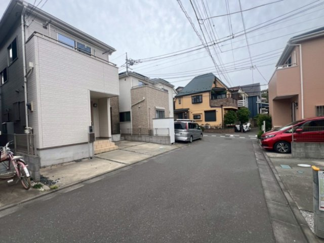前面道路含む現地写真です