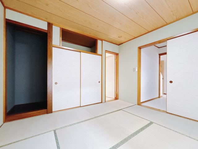 ■和室｜和室でしか味わえない畳ならではの香りや素材で和のやすらぎを感じてください♪休日はお子様とお昼寝するのにも最適です！セカンドリビングとしてもお使いいただけます。