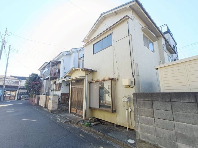 前面道路含む現地写真です
