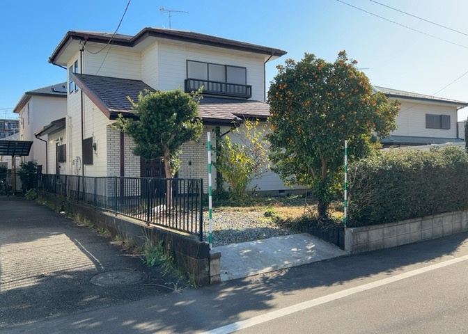 隣家の土地はどうなっているのか、生活利便施設が近くにあるのか、学校まで近いかなど、お客様のライフスタイルにあわせたイメージが重要です。また、近くにあると困る施設が近くにないかも確認するといいでしょう。