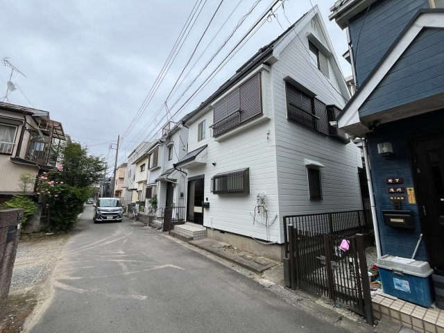 前面道路含む現地写真です
