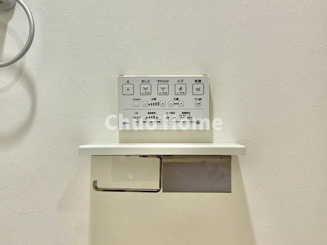 【ウォシュレット】清潔に使いたいお手洗いには最適な設備です。もちろんウォームレットも標準装備です。