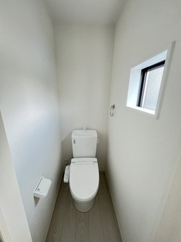 施工例。1階のトイレです。施工例は完成時と異なる場合があります。