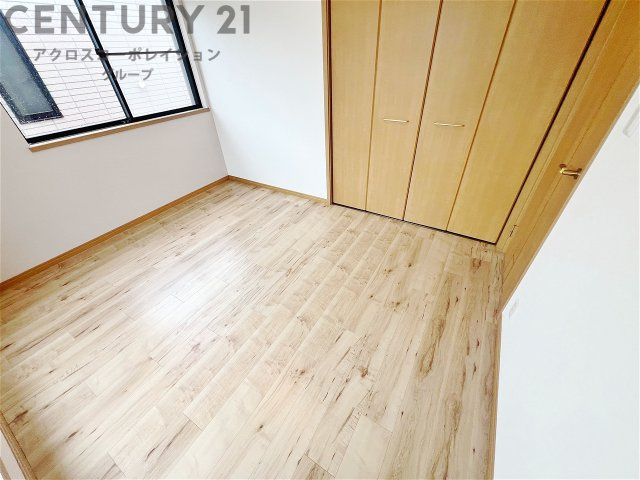 創造性や成長を促す遊びの空間を提供。学習や趣味に集中できる環境を整えます。個別のプライベートスペースは自己表現と自立心を育み、心地よい睡眠環境を整えリラックスできる場所を提供。