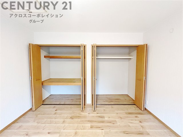 衣類やアクセサリー、小物類の収納が便利で整理整頓がしやすく、部屋の美観を保ちつつ、スペースを最大限に活用できます。衣服のしわやダメージを防ぎ、長持ちさせることができます。