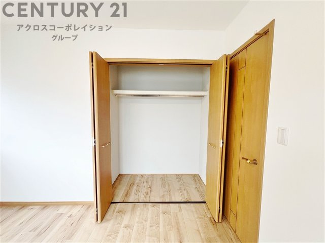 衣類やアクセサリー、小物類の収納が便利で整理整頓がしやすく、部屋の美観を保ちつつ、スペースを最大限に活用できます。衣服のしわやダメージを防ぎ、長持ちさせることができます。