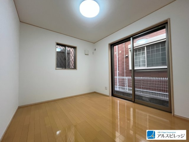 落ち着いた雰囲気の洋室