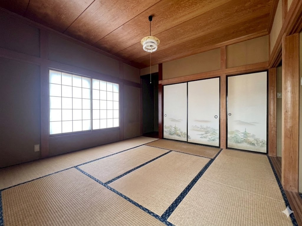 8帖のゆったりした和室。南側広縁付。日中は照明いらずで経済的です。