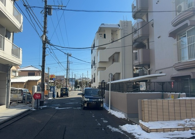 隣家の土地はどうなっているのか、生活利便施設が近くにあるのか、学校まで近いかなど、お客様のライフスタイルにあわせたイメージが重要です。また、近くにあると困る施設が近くにないかも確認するといいでしょう。