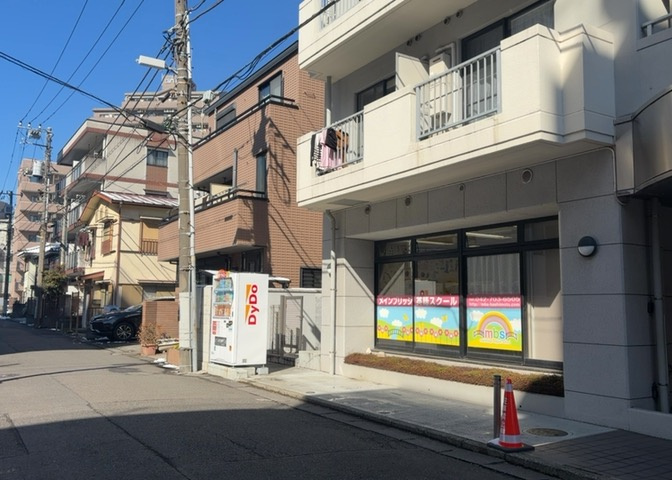 眺望の良さを楽しめるダイニングキッチンで家族団らんの時間を過ごしてはいかがでしょうか。バルコニーから見える景色を家族で眺める時間は、時間が経つのを忘れてしまいそうですね。是非、現地を見に行きましょう！