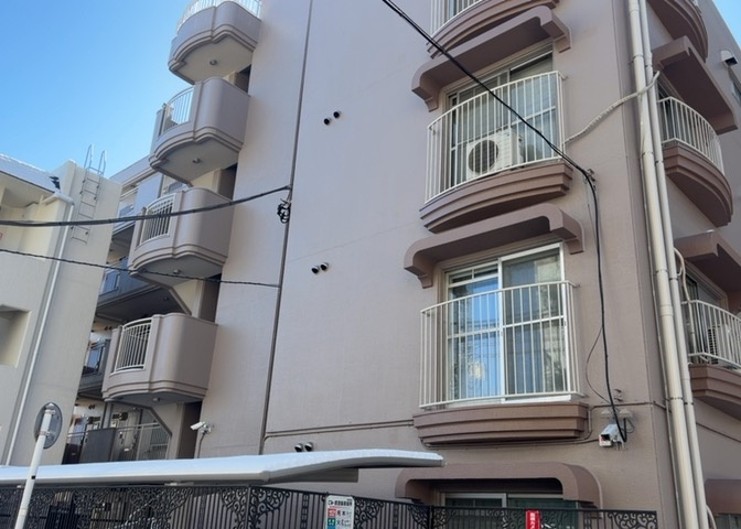 マンションの駐輪場は、事前に空きがあるか確認を取ると安心です。せっかく入居したのに駐輪スペースがない！なんてことになったら大変ですよね。そこで、内見時や購入前にはまず事前に確認しておくと良いでしょう。