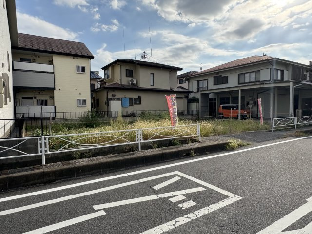 立野小学校まで徒歩約8分(580ｍ)・業務スーパーまで徒歩約5分(350ｍ)で暮らしやすい住環境。