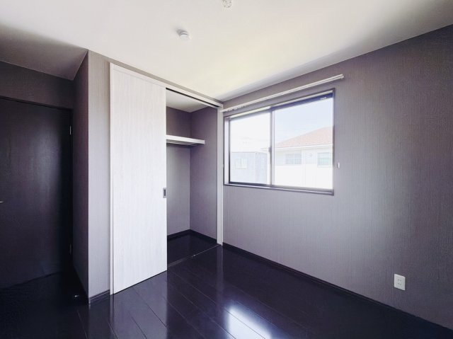■洋室｜2階各居室には収納をご用意しています♪常にお部屋を綺麗に保てます！小さなお子様も自然とお片付けができるようになるのでうれしいですよね！