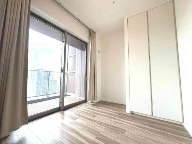 【居室】快適に過ごす条件は、一人ひとり違います。飾リ過ぎないシンプルな内装と偏り過ぎないデザインで統一しております。居住していく中でオーナー様だけの【マイホーム】に創り上げて下さい　