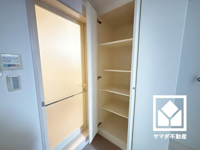 南西向きバルコニーで陽当たり、風通し良好。広々としているため、お洗濯物をたっぷりと干す事ができます。