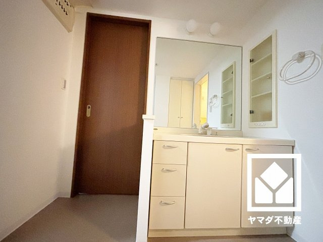 広々11.8帖のLDが魅力。家族全員がリラックスできる、ゆったりとした快適リビングで温かい団らんの時間を。