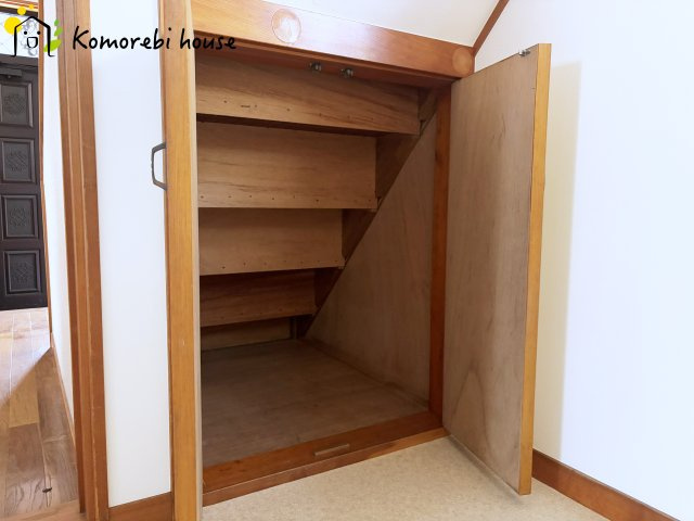 階段下の収納です