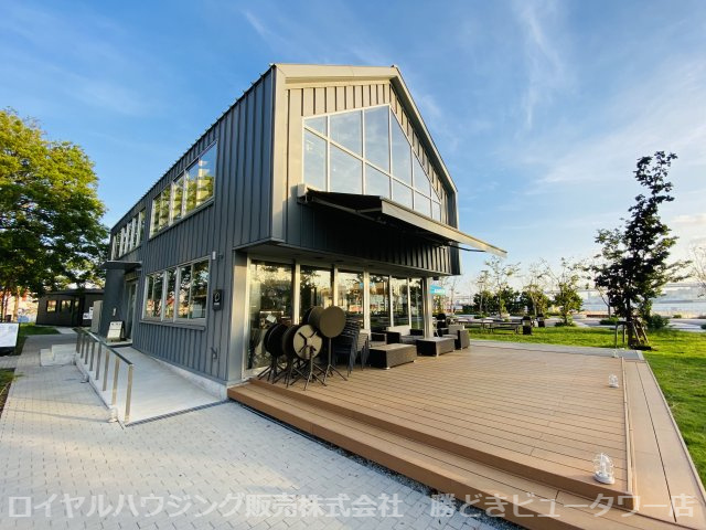 【晴海ふ頭公園】　園内には、MEAT&amp;BREADカフェ、手ぶらで楽しむBBQグリルガーデン、コワーキングスペース、貸し個室を展開しているO.GARDENがあります。