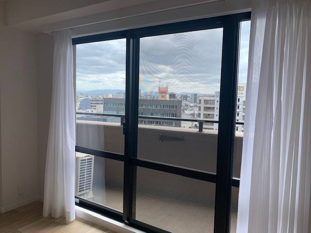 南西向きバルコニーは陽当りも良く気分も爽快！たくさんの洗濯物もホカホカに乾かせます。