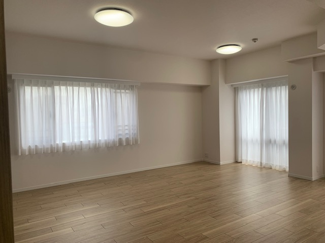 広々約20.4帖のLDK！南西と南東の二面採光で開放的。ご家族が自然と集まりたくなる快適な寛ぎ空間です。