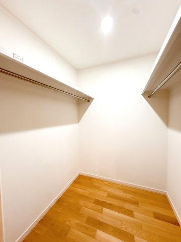 リビングのファミリークロークになります♪