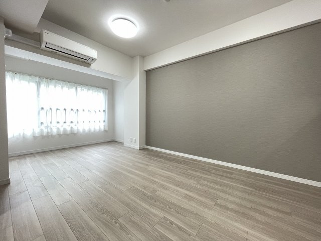 LD横の洋室は、扉を開けて解放感ある空間に。　