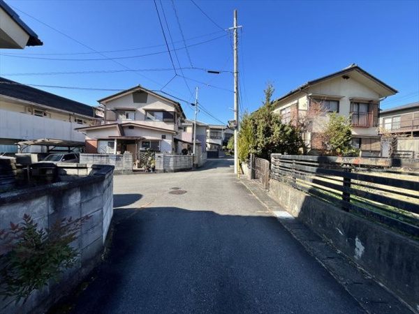【岩窪町土地103坪の前面道路含む現地写真】