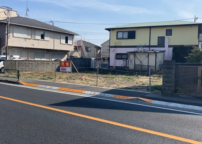 土地の形が極端に長細かったり、狭小地、あるいは道路との高低差がある傾斜地だった場合、後々売ろうとしても買い手がつかない場合もあります。後々、売却することになった時に価値の下がらない土地を選びましょう。