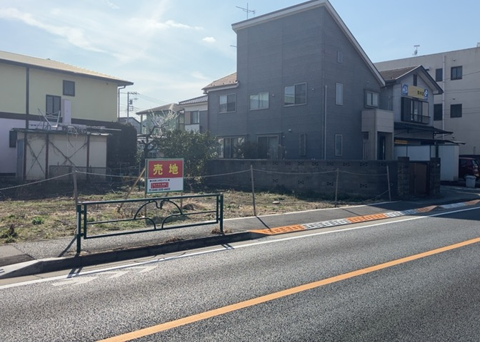 土地を買う際、住む地域の自治体や福祉の補助制度にも注目してみましょう。子供や老人の医療補助やゴミ出しのルールなど、自治体によってルールに大きな違いがあるため、暮らしやすい土地で判断するとよいでしょう。