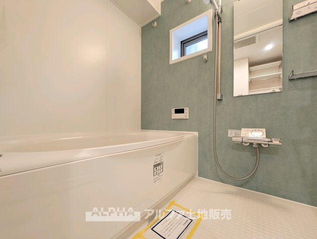 【Bath　room】　◆バスルーム◆一日の疲れをゆっくり癒せる落ち着いたバスルーム。浴室乾燥機付きで天候を気にせず洗濯でき、毎日の暮らしにも便利な空間です。