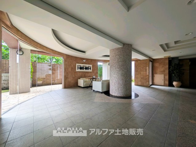 【lobby】　◆ロビー◆共用部は管理の行き届いた綺麗なスペース。いつも明るく家族を、来客を出迎えてくれる大切な場所です。