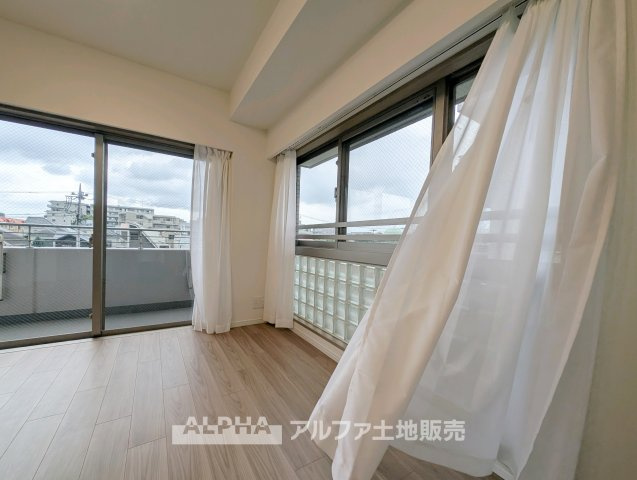 【Cherish　the　time】　◆家族との時間は◆リビングで、食卓で、寝室で、どこにいても楽しめる。居心地の良い空間の中で質のいい安らぎを求めたい。