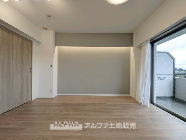 【Gathering　Place】　◆人を招きたくなる◆　友人とのホームパーティーや、ご親族との食事会など、大切な人と過ごす時間をより心地よく演出するリビングです。