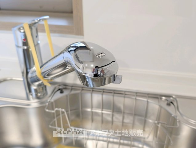 【Water　cleaner】　◆浄水器◆蛇口から流れ出すお水はクリーンでいつも楽しめます。また浄水器内臓シャワー混合栓なので場所取らずのスッキリとしたスタイルです。