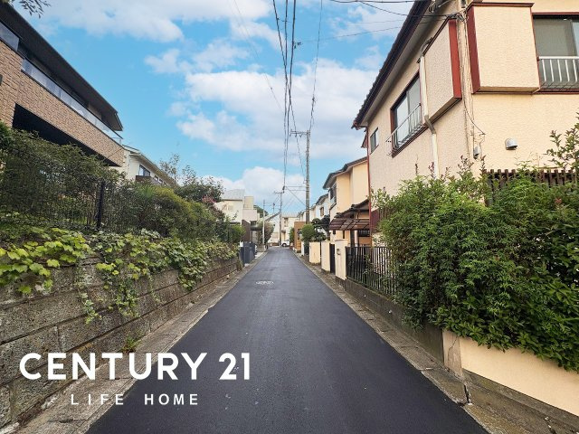 前面道路含む現地写真です