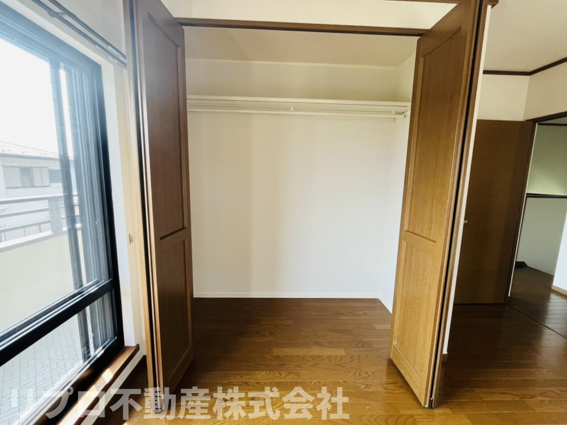 各居室のクローゼットは広さがあります♪
