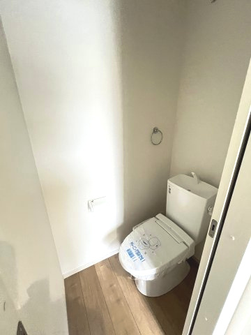 施工例。1階のトイレです。施工例は完成時と異なる場合があります。