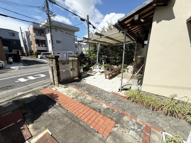 玄関前スペースです。（2026年9月現在）