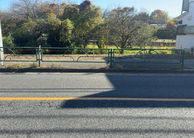 土地を買う際、住む地域の自治体や福祉の補助制度にも注目してみましょう。子供や老人の医療補助やゴミ出しのルールなど、自治体によってルールに大きな違いがあるため、暮らしやすい土地で判断するとよいでしょう。