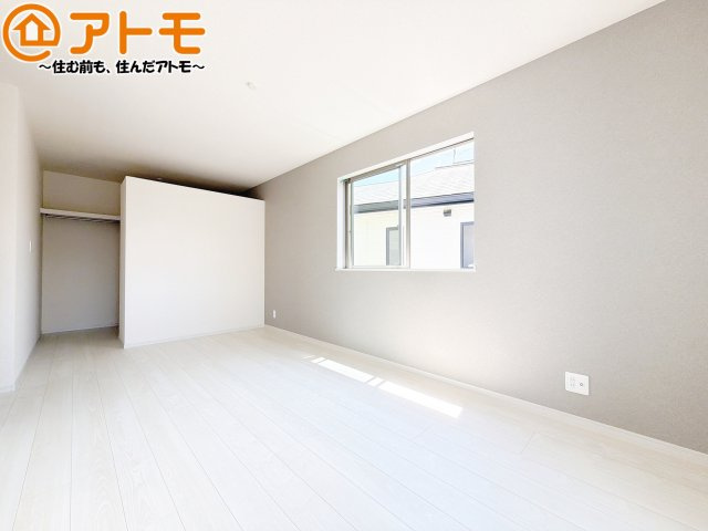 収納スペースもしっかり確保したお部屋は、収納家具の数も減らせるのでお部屋を広く使えます！
