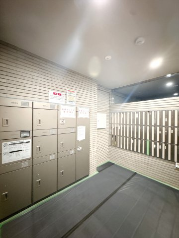 宅配ボックスになります♪不在時にも荷物を受け取ることができとても便利です♪