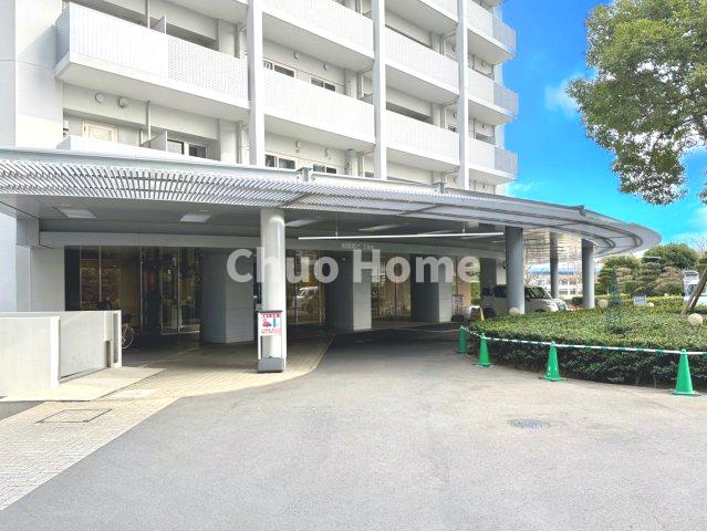 【エントランス】マンションのエントランスは、その物件の印象を決める、顔とも言える場所です。毎日通る場所ですからきれいなのが一番です。